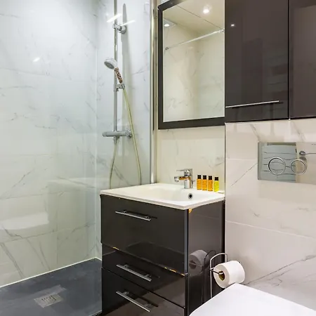 The Charming Rue Cler 公寓