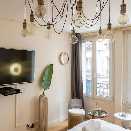 The Charming Rue Cler *