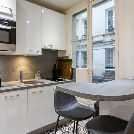 The Charming Rue Cler *