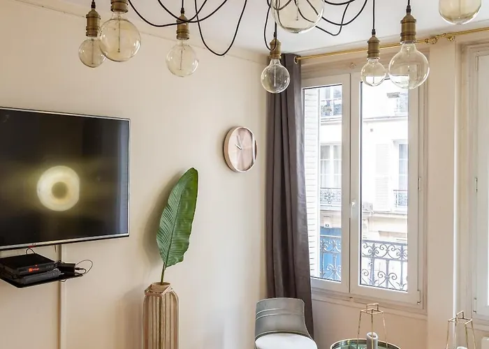 The Charming Rue Cler *