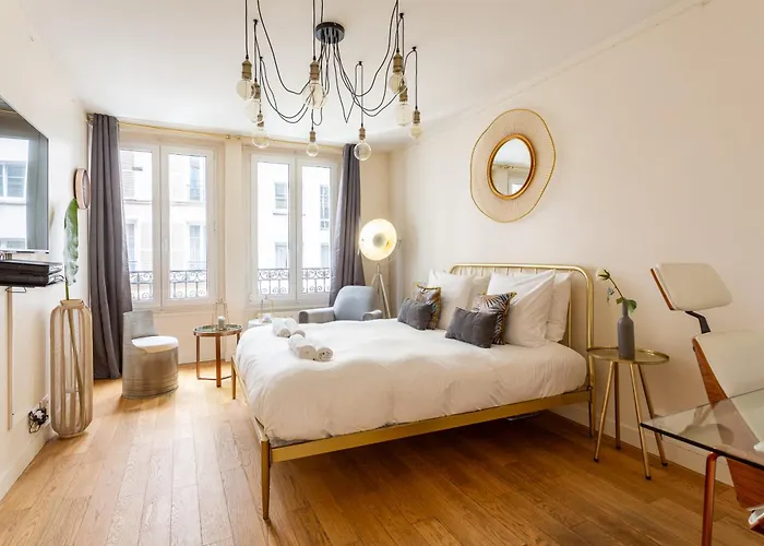 The Charming Rue Cler Apartment *
